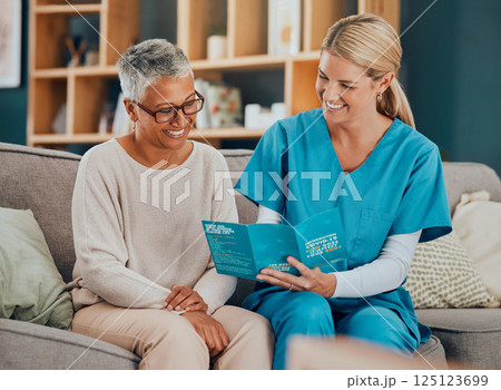 Nurse consulting elderly woman in nursing home, retirement counseling of covid 19 flyer, information and medical support. Professional therapist advice, happy patient in clinic and friendly caregiver 125123699