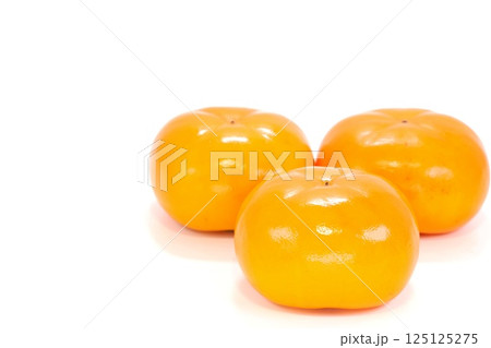 おけさ柿 カキ 明るい背景 新潟県産 おけさ柿 カキ 明るい背景 新潟県産 125125275