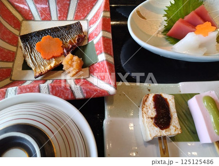 和食御膳　いろいろな料理 125125486