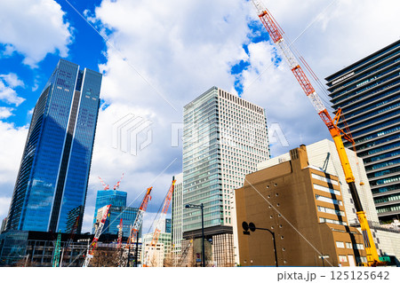 建設工事が続く東京八重洲 鍛冶橋周辺 2025.03　a-2 高彩度コントラスト 125125642