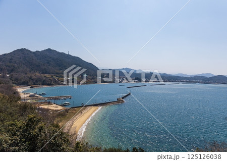 長浜漁港の風景　、さぬき市の小さな漁港　（香川県さぬき市） 125126038