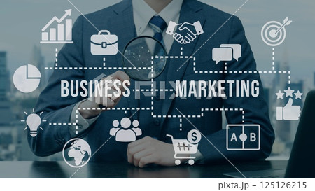 マーケティングリサーチをするビジネスマン 125126215
