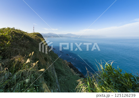 台湾・野柳地質公園の高台から望む青い海 / Yeliou, New Taipei, Taiwan 台湾・野柳地質公園の高台から望む青い海 / Yeliou, New Taipei, Taiwan 125126239