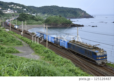 海沿いを行くEF510形貨物列車 海沿いを行くEF510形貨物列車 125126487