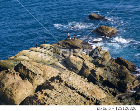 台湾・野柳地質公園の岩石海岸 / Yehliu Geopark, Taiwan 125126826