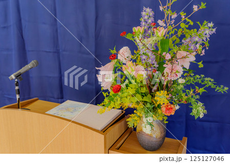 卒園式の演台花 卒園式の演台花 125127046