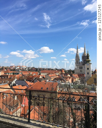 クロアチア　ザグレブ旧市街 125127245