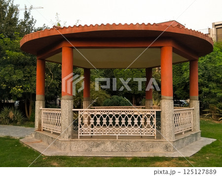Sitting area in garden Sitting area in garden 125127889