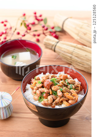 なめこと納豆のネバネバ丼 なめこと納豆のネバネバ丼 125128560