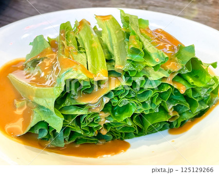 ガチ中華　油麦菜（ヨウマイツァイ）のサラダ 125129266