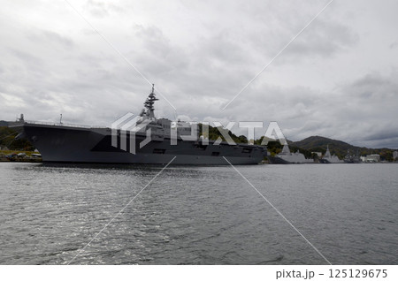 港の護衛艦 港の護衛艦 125129675