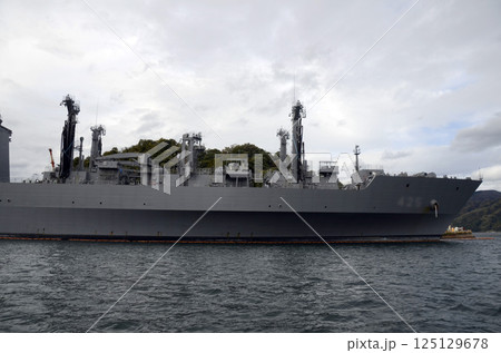 港の護衛艦 125129678