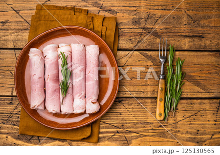 Italian Sliced Prosciutto Cotto ham on plate. wooden background. top view 125130565
