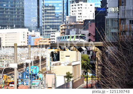 JR田町駅から望むモノレール 125130748