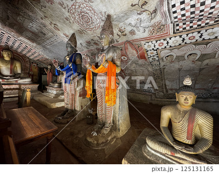 ダンブッラ石窟寺院、仏像群と壁画、世界遺産 ダンブッラ石窟寺院、仏像群と壁画、世界遺産 125131165