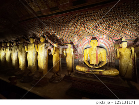 ダンブッラ石窟寺院、仏像群と壁画、世界遺産 ダンブッラ石窟寺院、仏像群と壁画、世界遺産 125131171