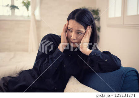 ミドル女性　ネガティブ 125131271