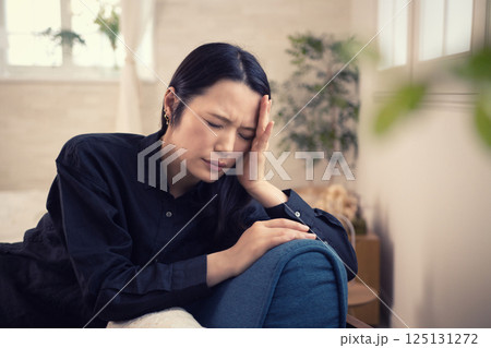 ミドル女性　ネガティブ 125131272