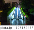何気ない風景(夜のエスカレーター) 125132457