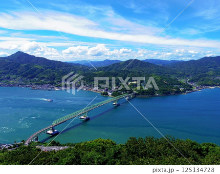 周防大島・飯の山展望台より望む大島大橋(山口県) 周防大島・飯の山展望台より望む大島大橋(山口県) 125134728