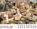 チェーンソーと木材 125135310