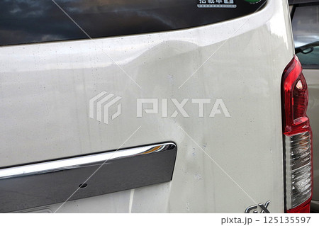 車のボデイのキズ　へこみ　修理　塗装　保険 125135597