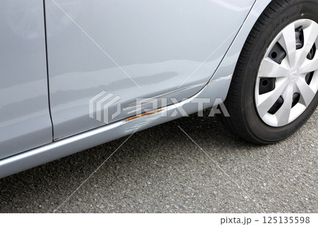 車のボデイのキズ　へこみ　修理　塗装　保険D 125135598