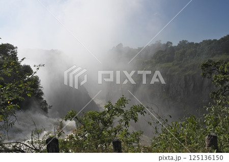 ビクトリアの滝の水しぶき ビクトリアの滝の水しぶき 125136150