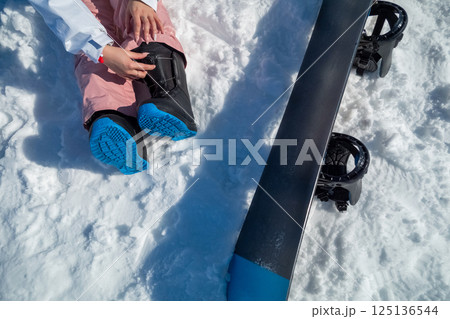 snowboarding 125136544