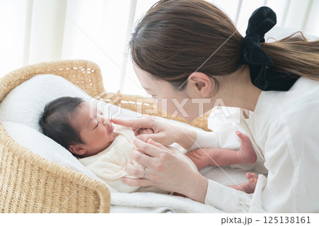 ママと赤ちゃん ママと赤ちゃん 125138161