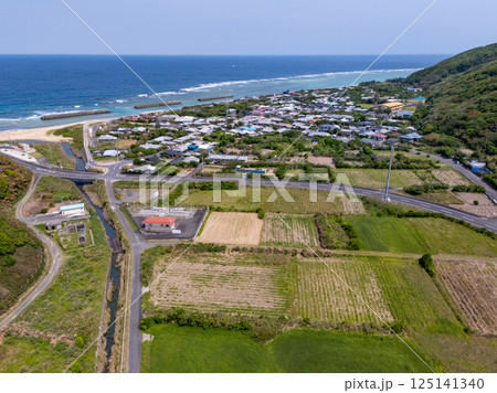 奄美大島 佐仁集落 空撮 奄美大島 佐仁集落 空撮 125141340