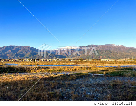 信玄堤公園から望む南アルプス 125142111