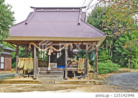 山口県下関市豊浦町にある大歳宮拝殿 山口県下関市豊浦町にある大歳宮拝殿 125142946