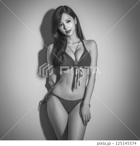 水着姿の女性　スタジオ撮影風　　 125145574