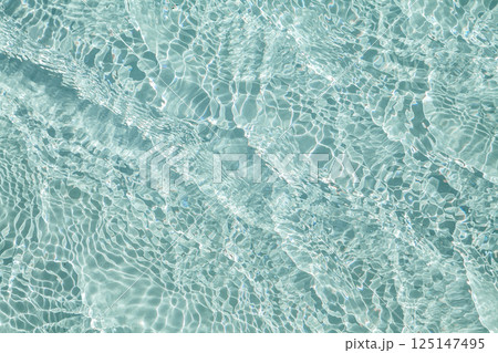 Blue transparent water with flecks of sunshine 125147495