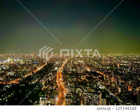 大阪の夜景と大通りが描く光の流れ 大阪の夜景と大通りが描く光の流れ 125148188