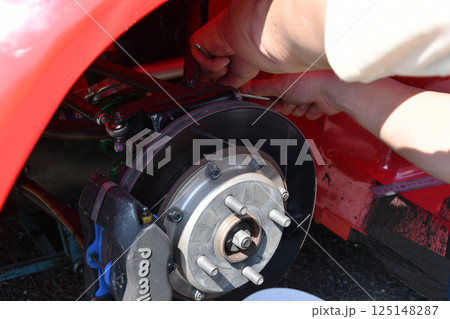 レーシングカースタビライザー調整作業_02 レーシングカースタビライザー調整作業_02 125148287