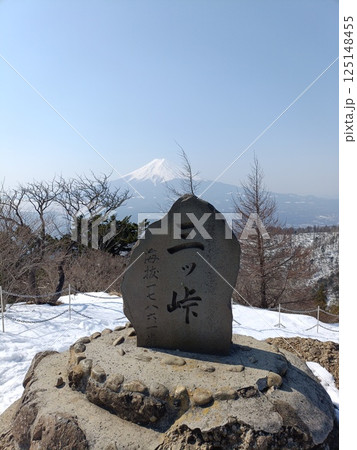 雪解けを待つ三ツ峠 125148455