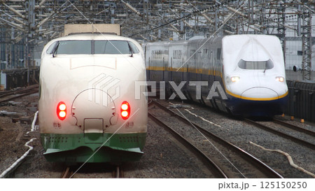 上越新幹線200系とE4系Max並び 125150250