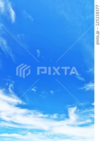 秋の青空と雲 125158377