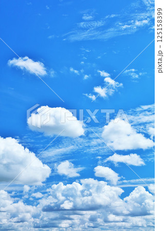 夏の青空と雲 夏の青空と雲 125158399
