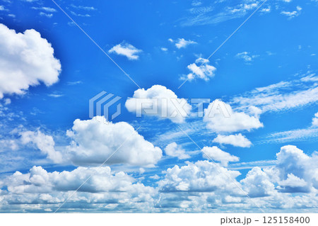 夏の青空と雲 夏の青空と雲 125158400