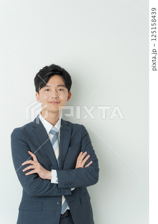 スーツ姿の男性のポートレート 125158439