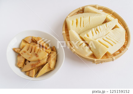 たけのこの土佐煮と食材のタケノコの水煮 125159152