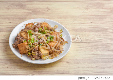 厚揚げと豚肉とモヤシのオイスターソース炒め 厚揚げと豚肉とモヤシのオイスターソース炒め 125159382