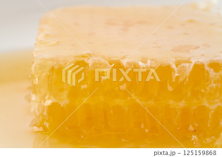 巣蜜（コムハニー）の断面のクローズアップ 125159868