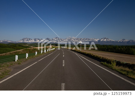 絶景風景広がる道 125159973