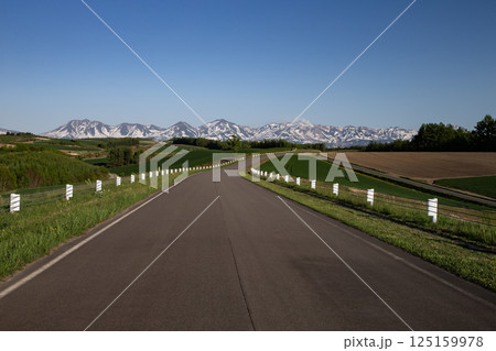 絶景風景広がる道 125159978