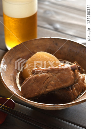 豚スペアリブと大根のオイスターソース煮込み 125160384