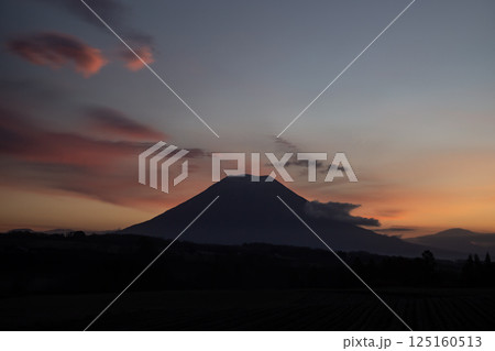 朝焼けの羊蹄山 朝焼けの羊蹄山 125160513